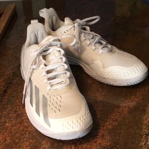 Ladies White Adidas “Lightstrike” Court/Pickleball shoes. Size 8.5 Very Clean